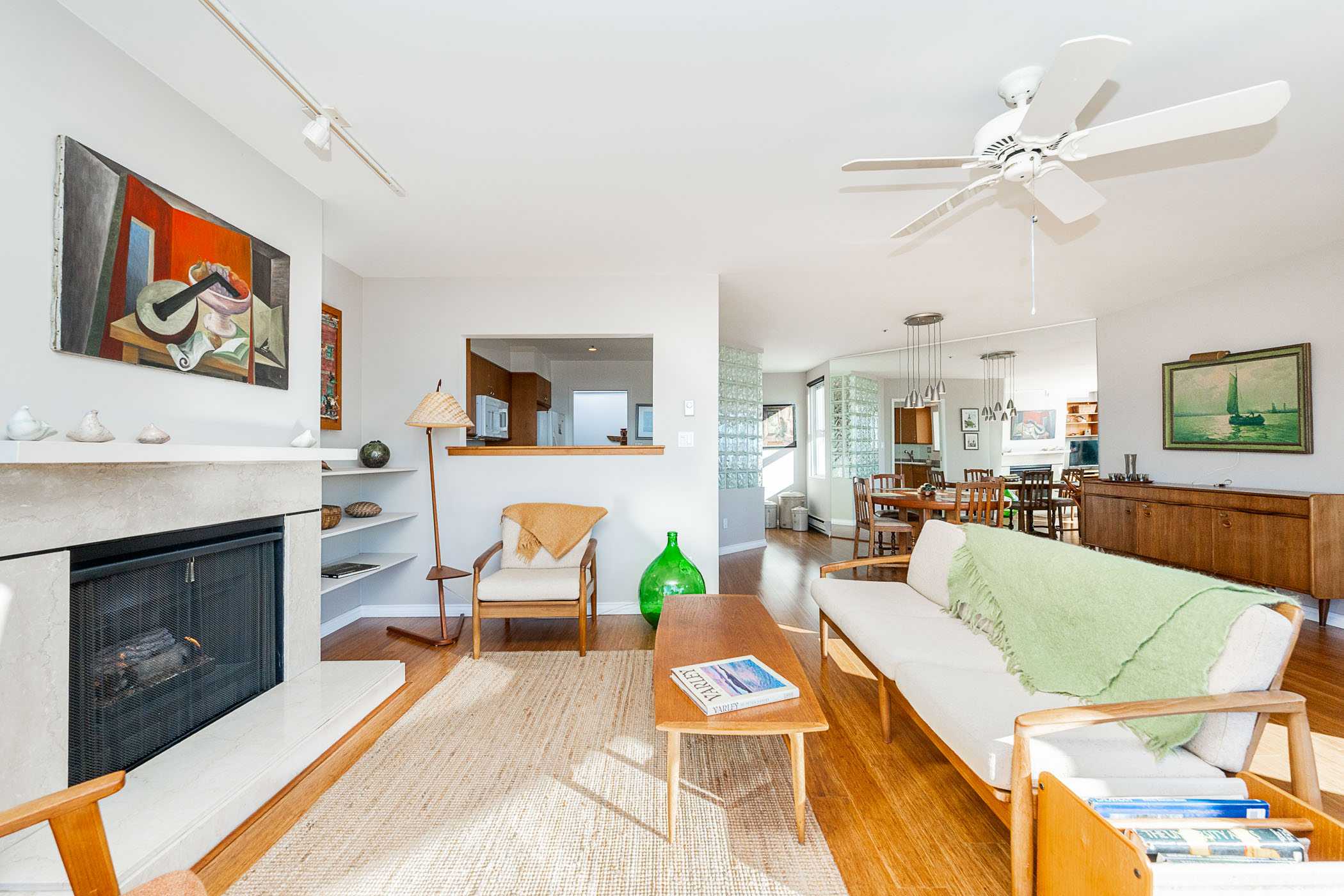 #201 - 2433 Bellevue Avenue